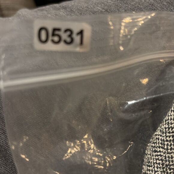 Larry Levine two pieces suit short sleeve zipper blazer size 4P. New with tags - Picture 6 of 6